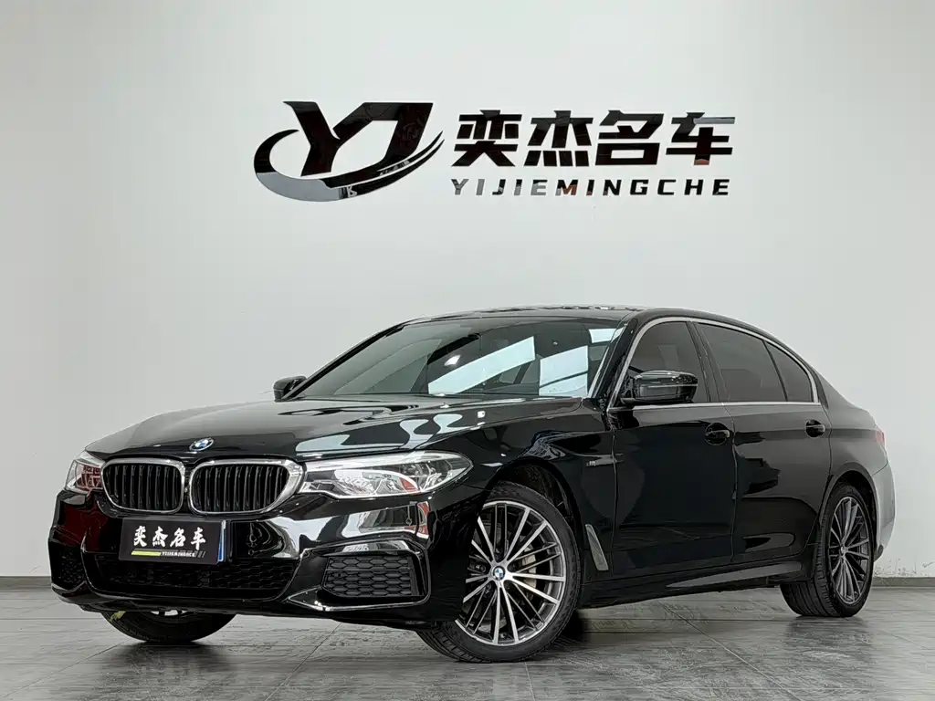 BMW 5 Series 2020 — фото 1