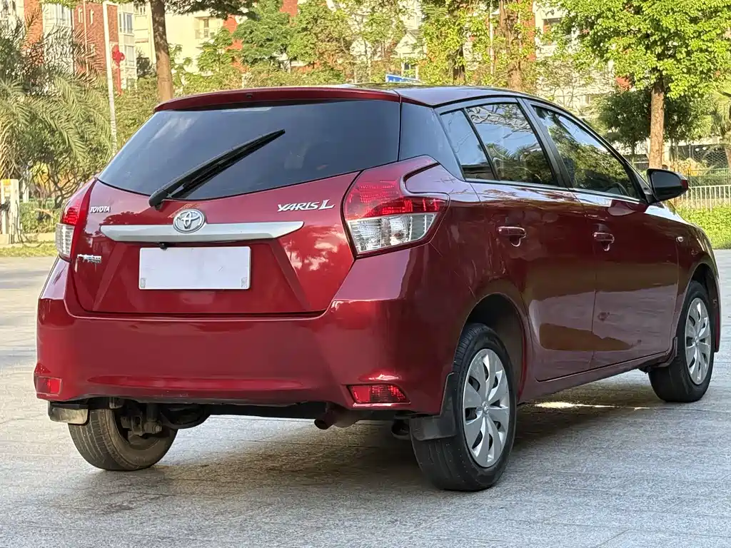 Toyota Yaris L 2016 — фото 12