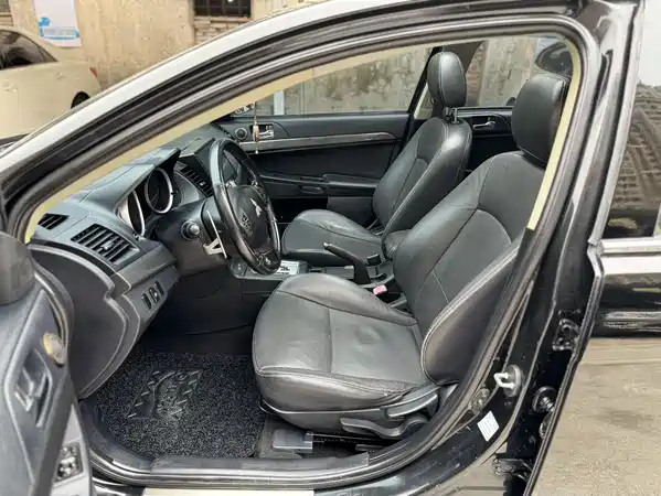 Mitsubishi Lancer EX 2011