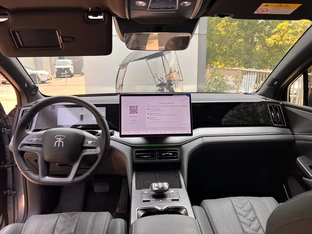 BYD L DM-i 2025 — фото 6