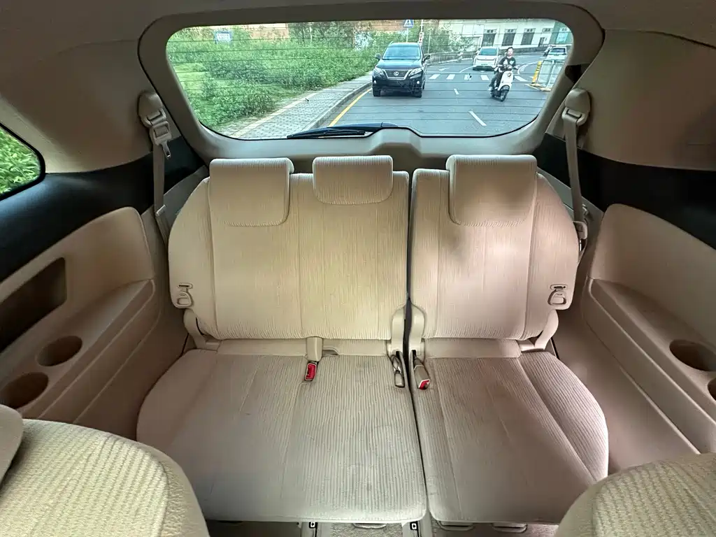 Toyota Previa 2017 — фото 11