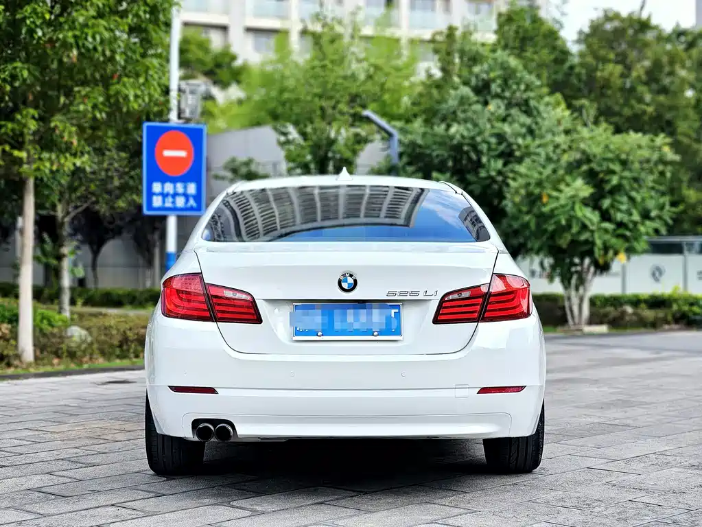 BMW 5 Series 2013 — фото 12