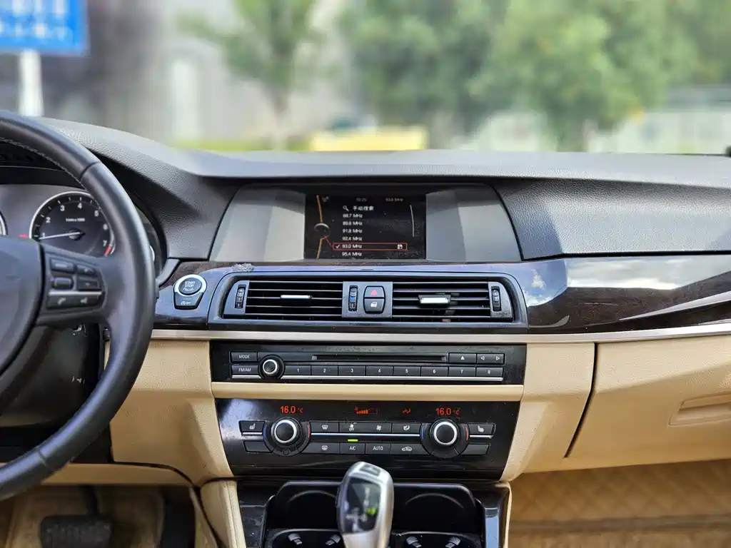 BMW 5 Series 2013 — фото 22