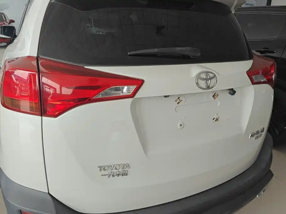 Toyota RAV4 2016 — фото 4
