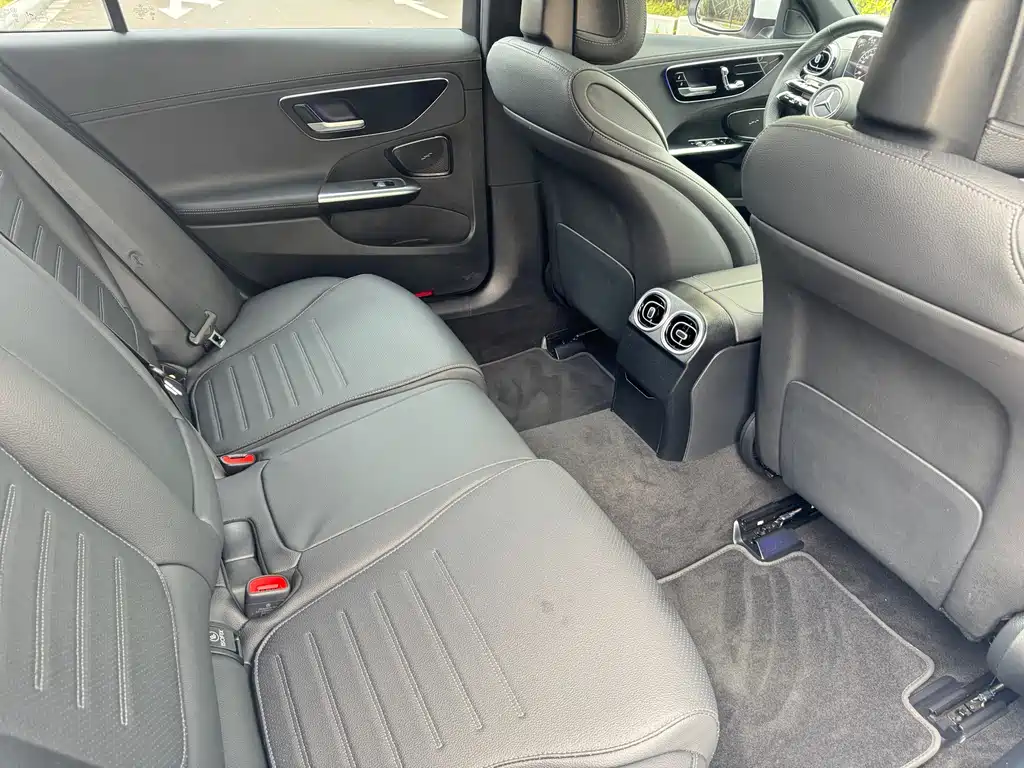 Mercedes-Benz C-Class 2023 — фото 14