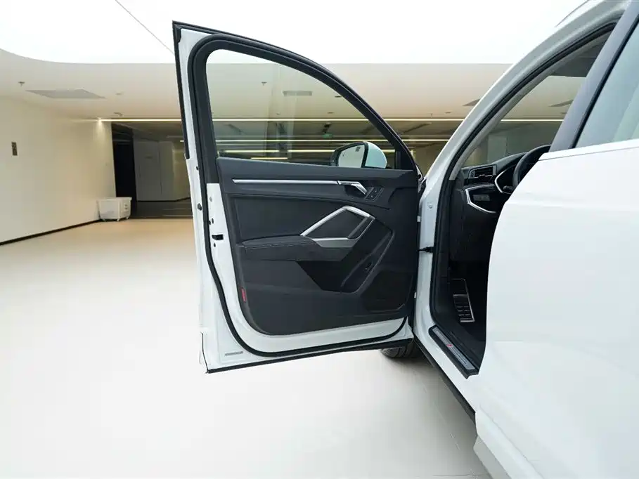 Audi Q3 2022 — фото 17