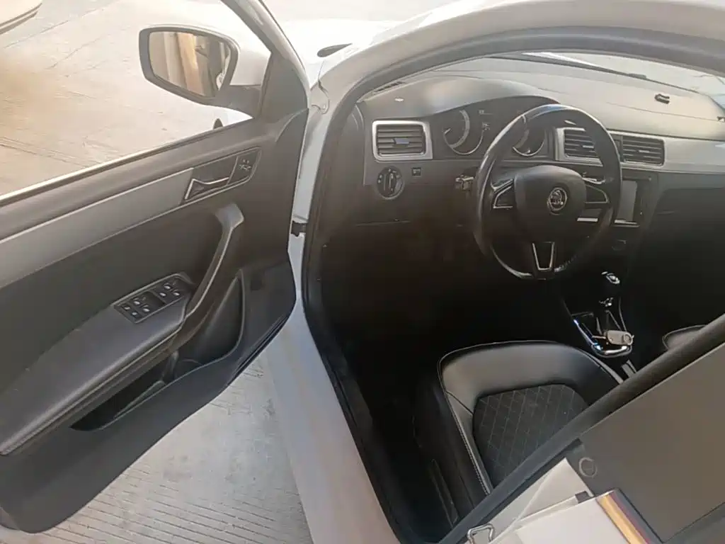 Skoda Rapid Spaceback 2019 — фото 16