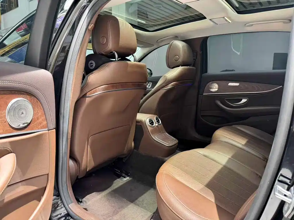 Mercedes-Benz E-Class 2023 — фото 20