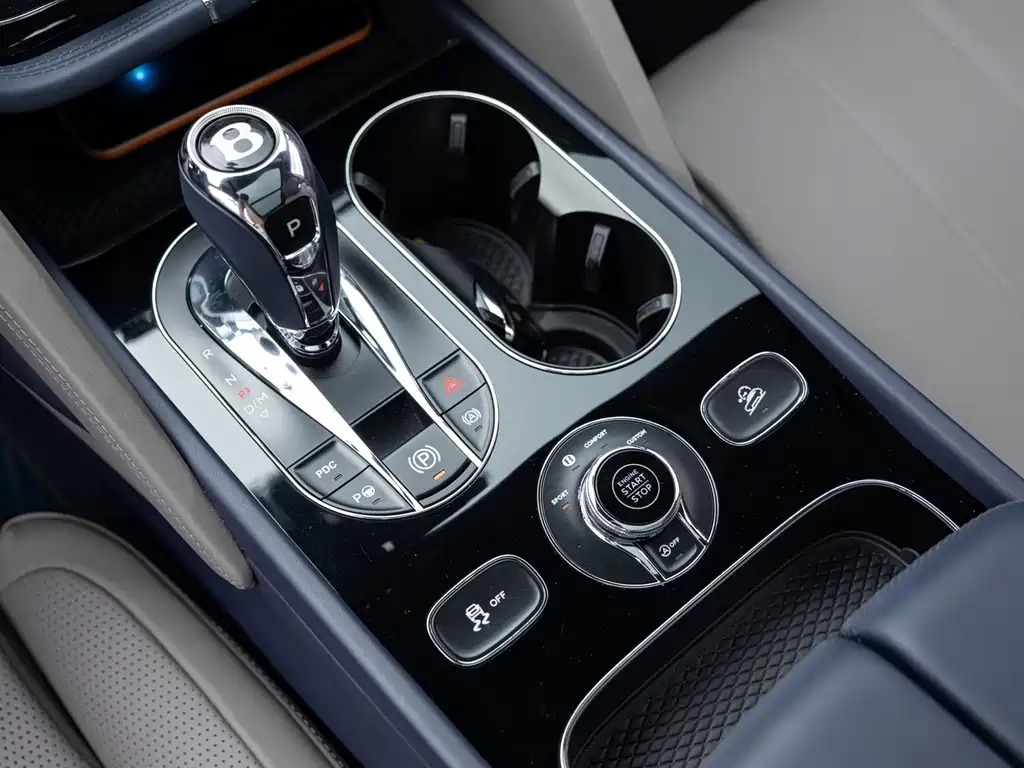 Bentley Bentayga 2022 — фото 15
