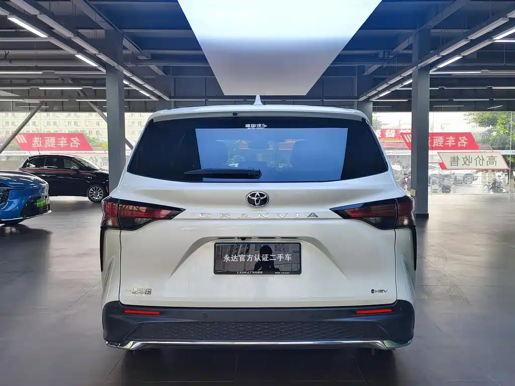 Toyota Granvia 2024