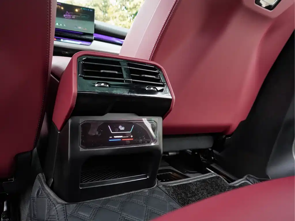 BMW 5 Series 2025 — фото 19