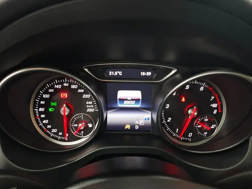 Mercedes-Benz GLA 2018 — фото 14