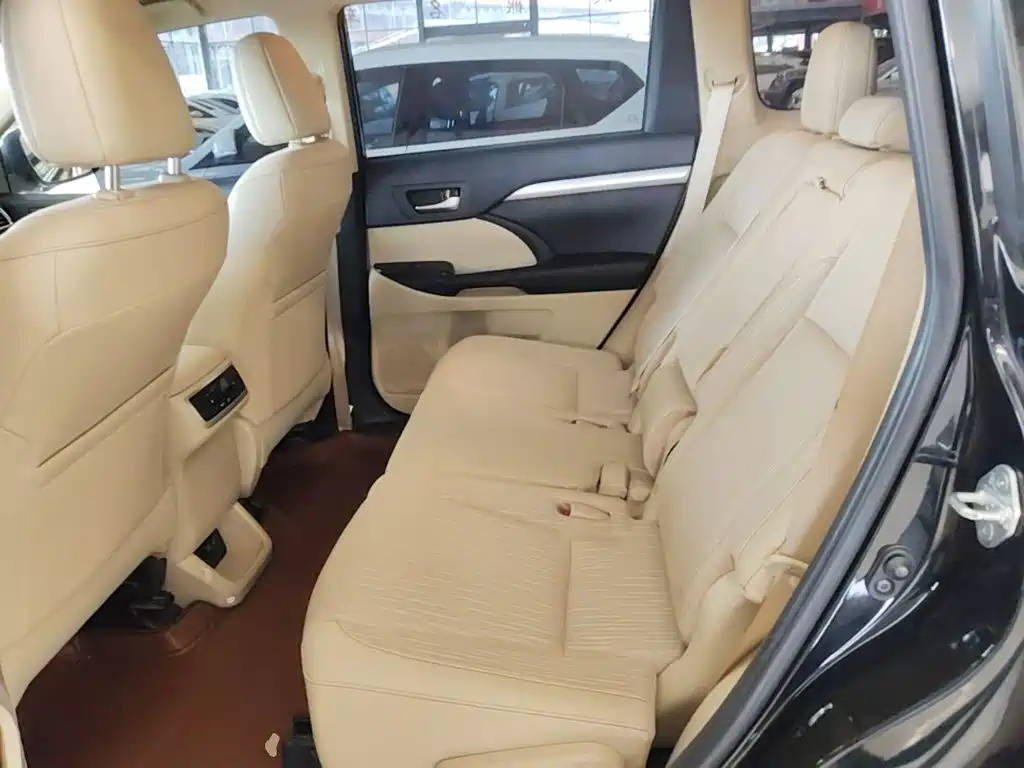 Toyota Highlander 2020 — фото 17