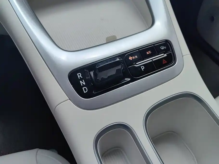Geely Galaxy Starwish 2025 — фото 16