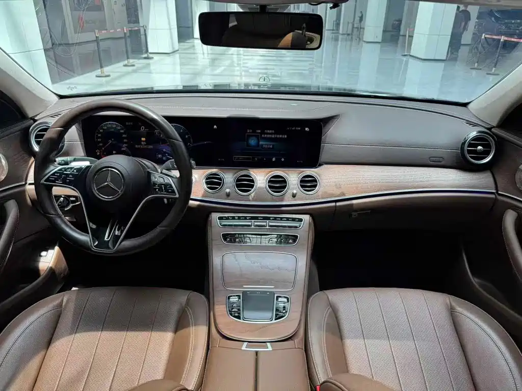 Mercedes-Benz E-Class 2023 — фото 19