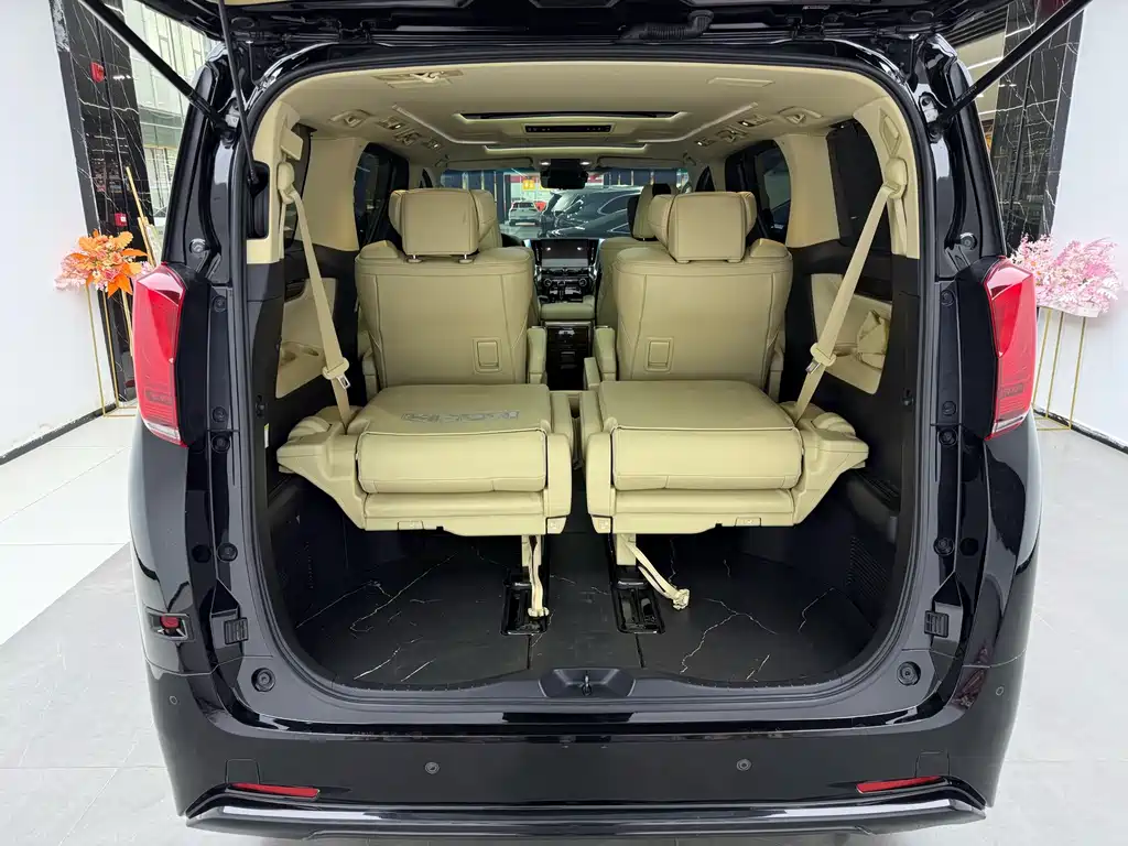 Toyota Alphard 2022 — фото 22
