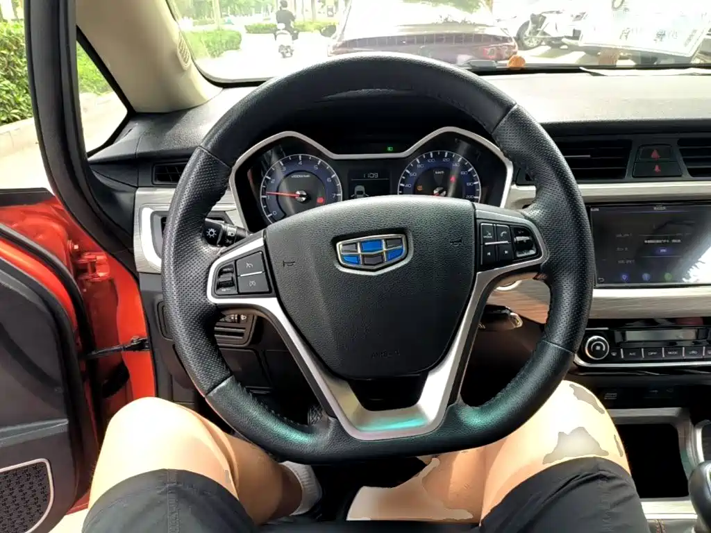 Geely Vision X3 2017 — фото 11
