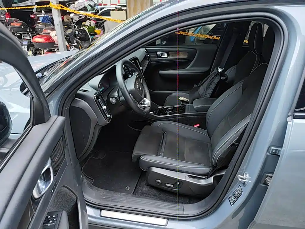 Volvo XC40 New Energy 2022 — фото 16
