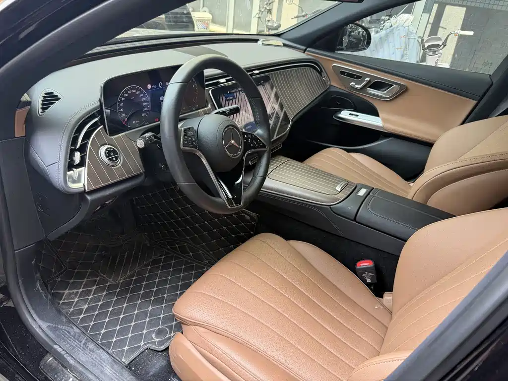 Mercedes-Benz E-Class 2025 — фото 13