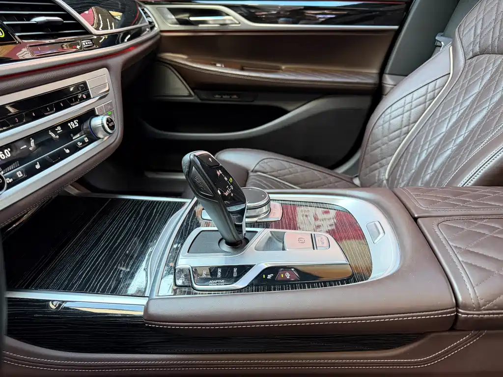 BMW 7 Series 2021 — фото 11