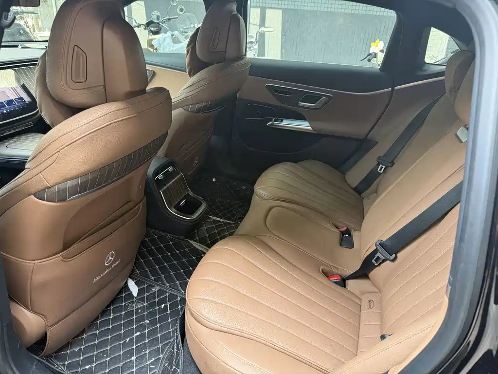 Mercedes-Benz E-Class 2025 — фото 15