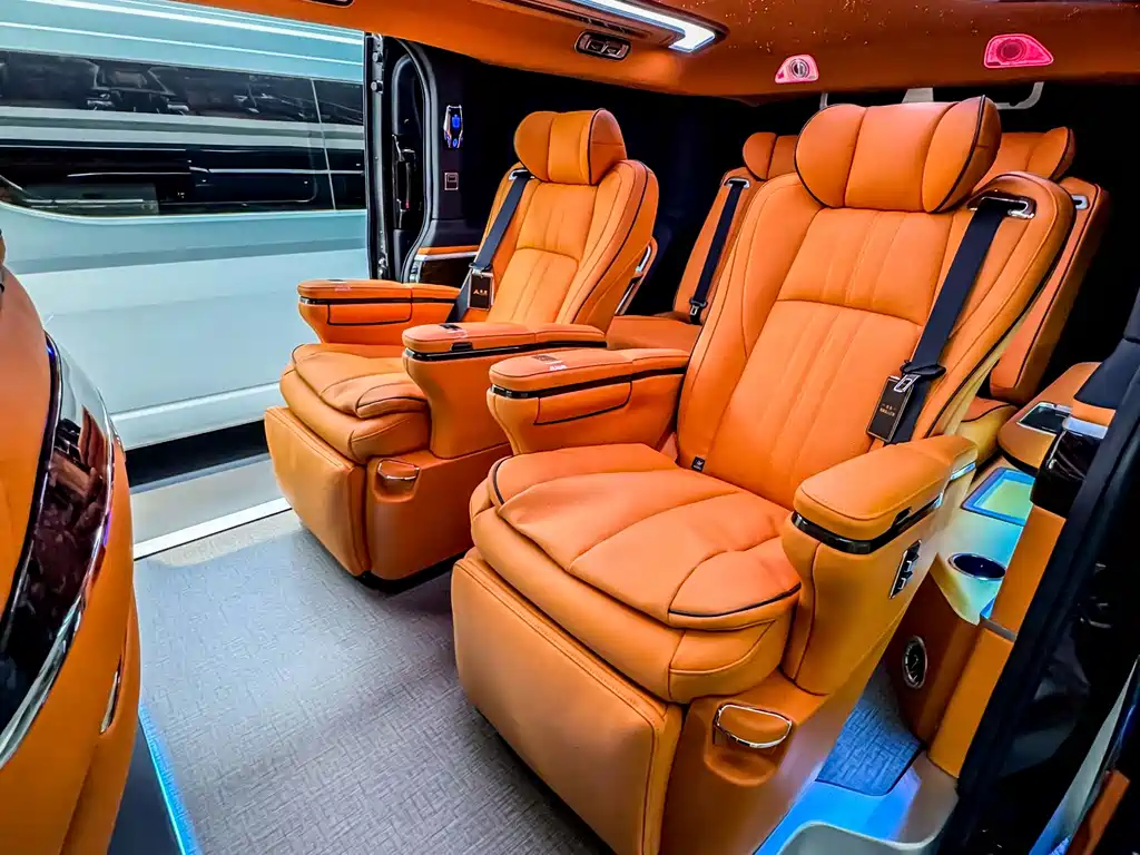 Toyota Hiace — фото 15