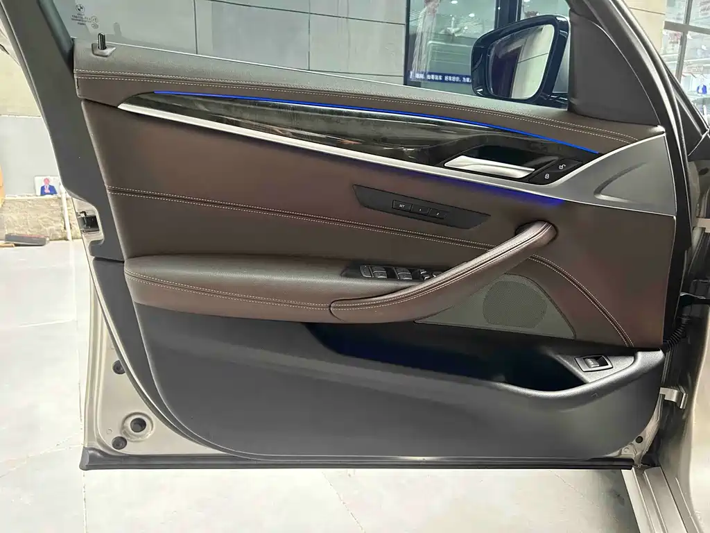 BMW 5 Series 2022 — фото 10