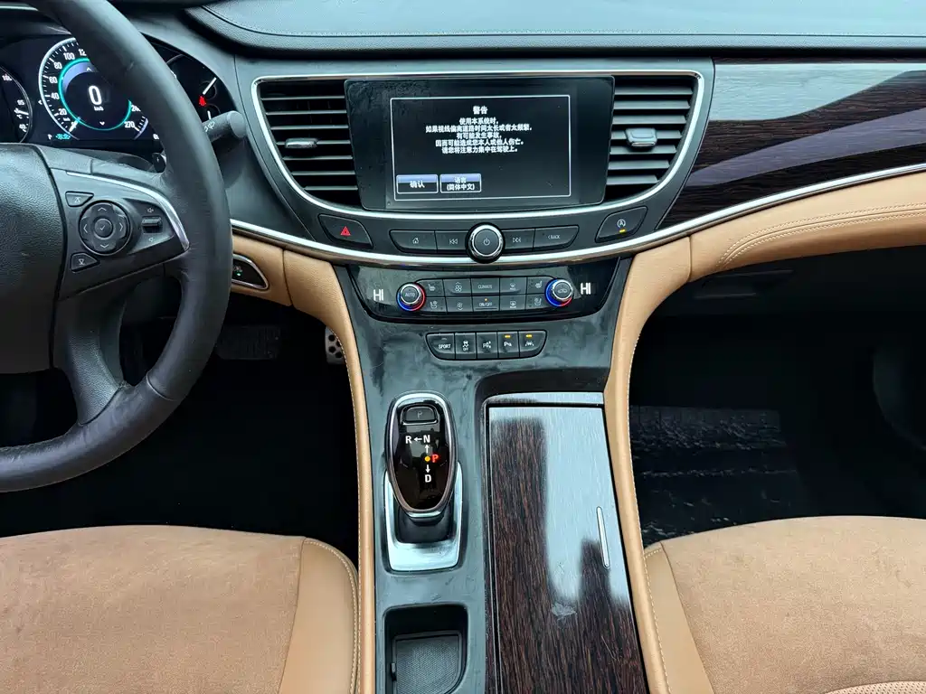 Buick LaCrosse 2017 — фото 11