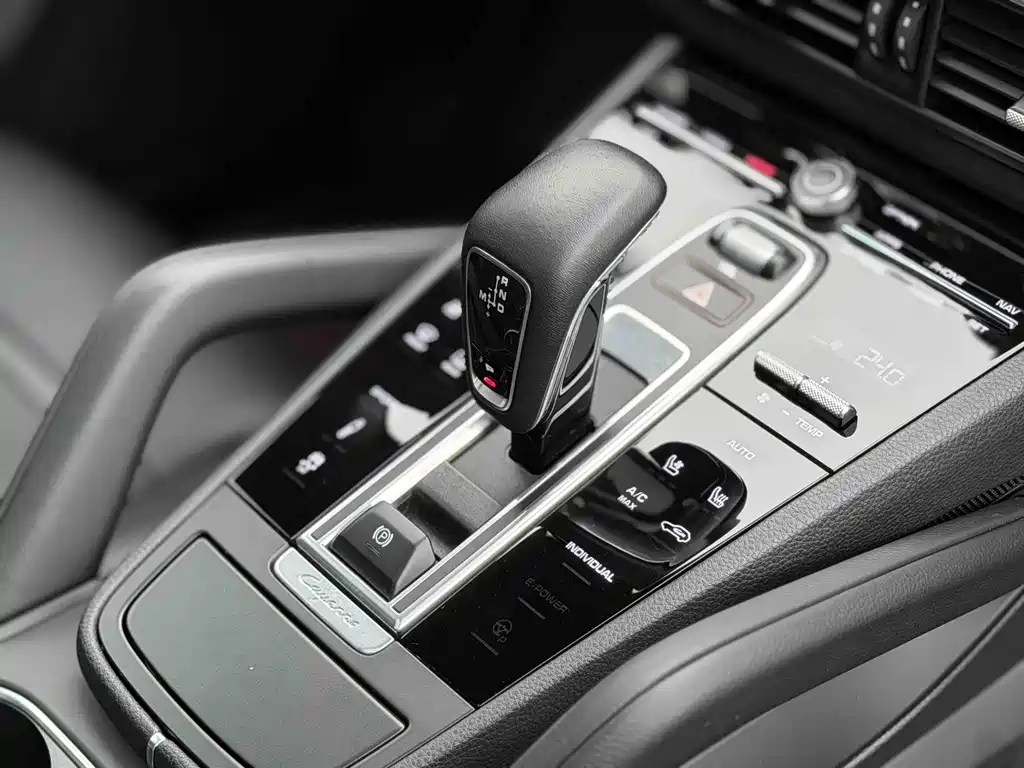 Porsche Cayenne 2019 — фото 18