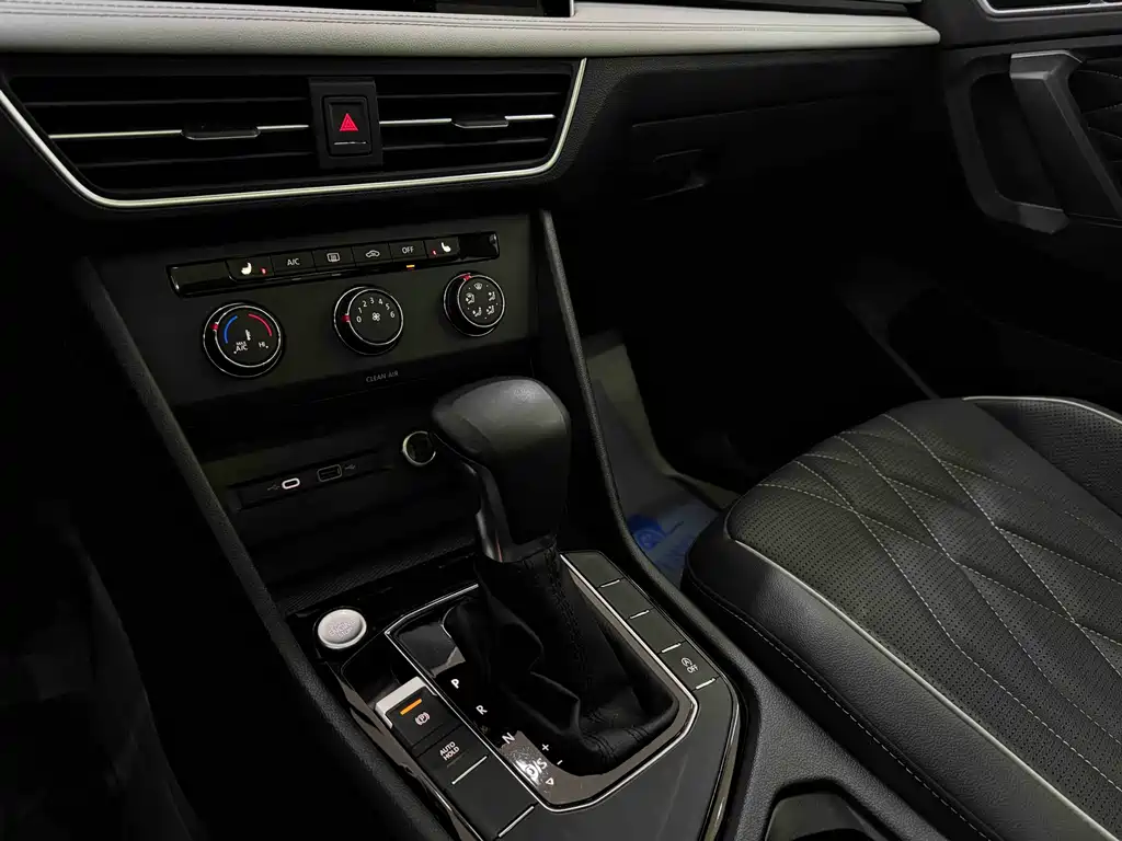 Volkswagen Tiguan L 2023 — фото 13