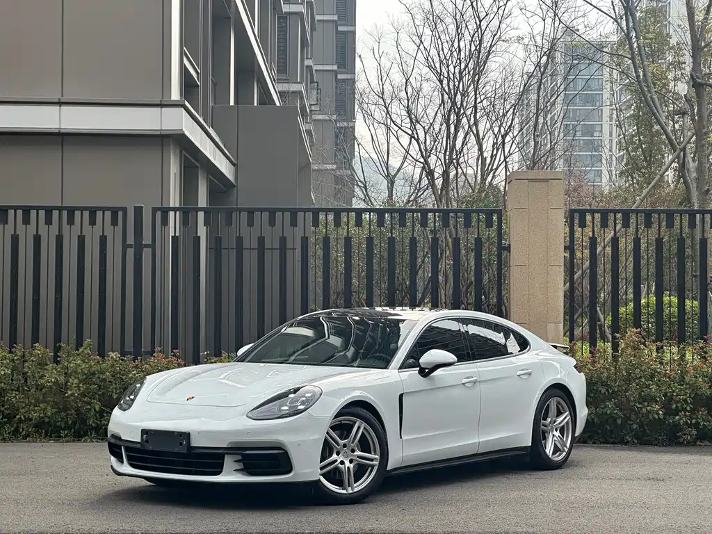 Porsche Panamera 2018 — фото 14