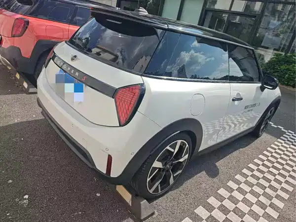 MINI MINI 2025