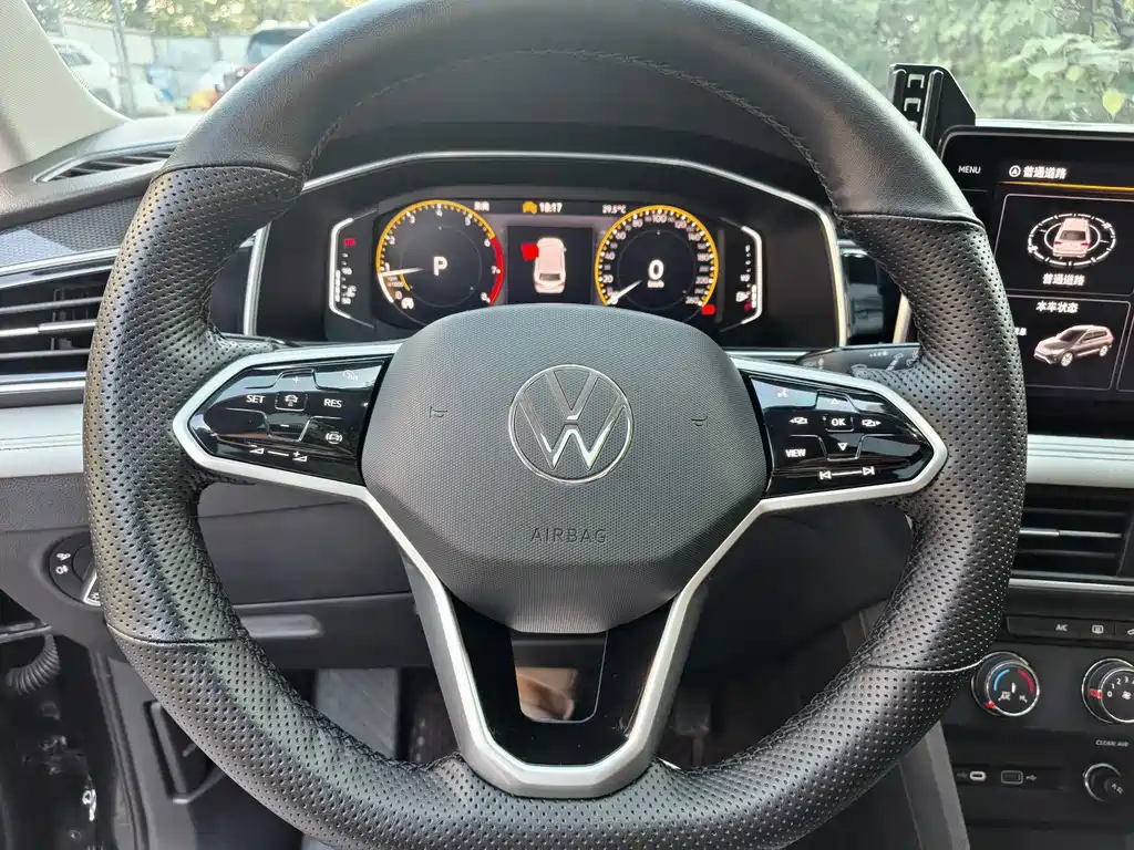 Volkswagen Tiguan L 2023 — фото 11