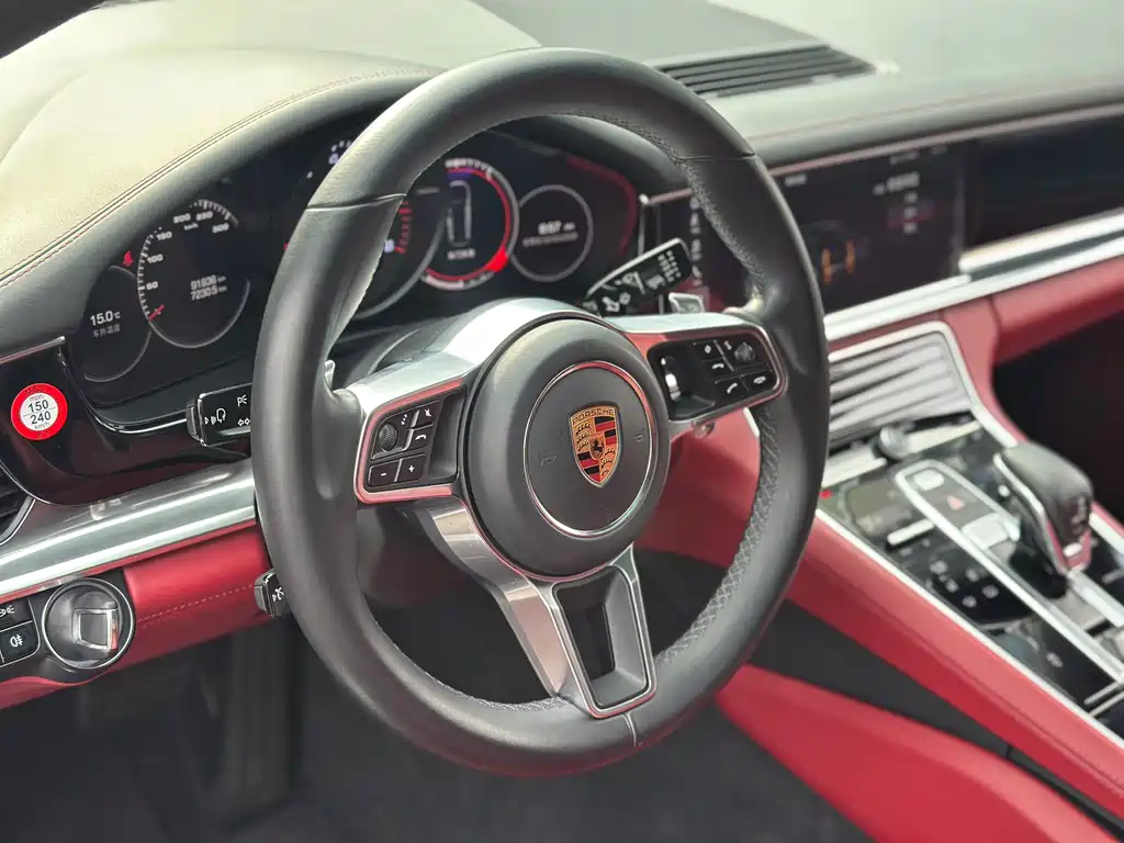 Porsche Panamera 2018 — фото 11