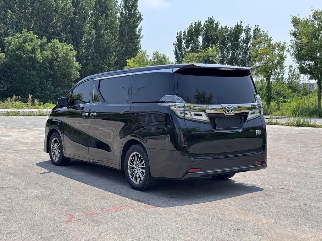 Toyota Vellfire 2022 — фото 13