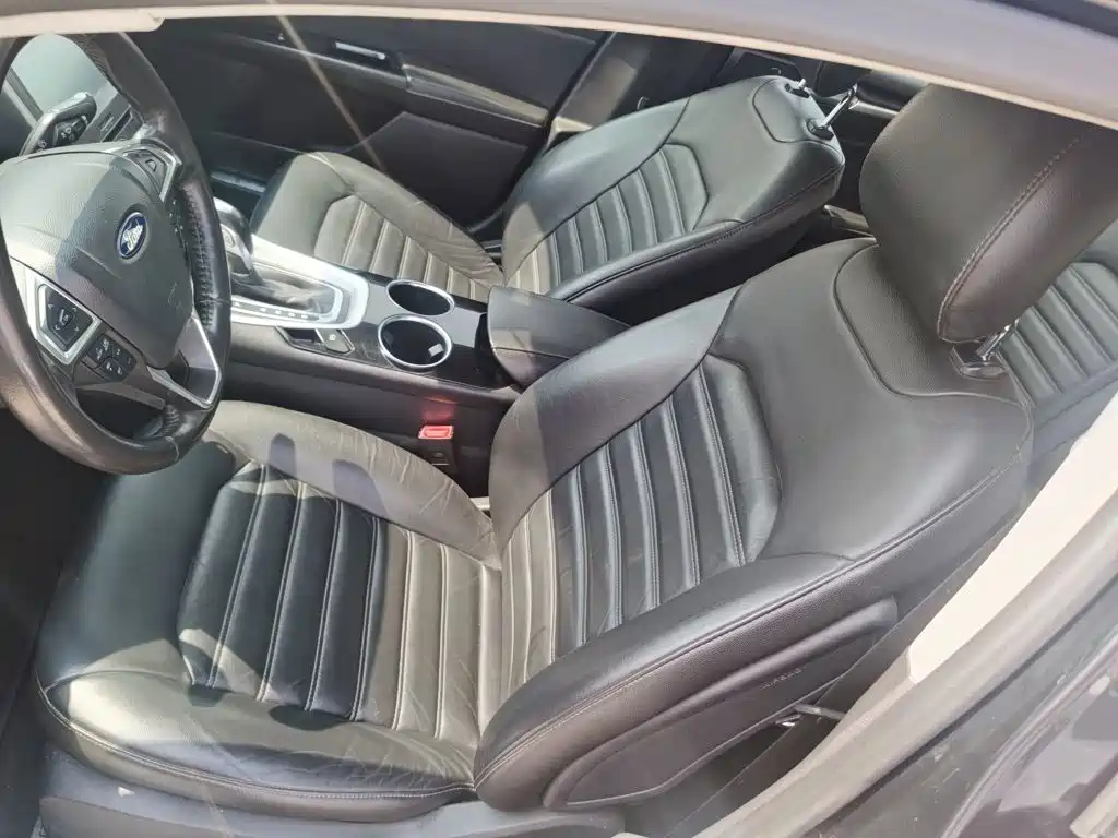 Ford Mondeo 2015 — фото 18