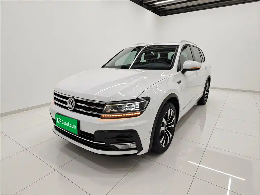 Volkswagen Tiguan L 2020 — фото 1