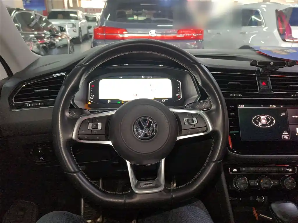Volkswagen Tiguan L 2020 — фото 7