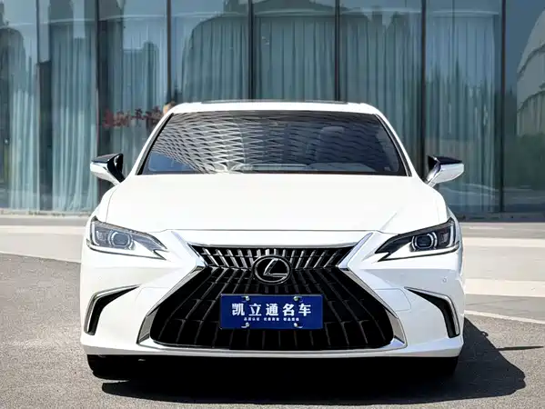 Lexus ES 2024