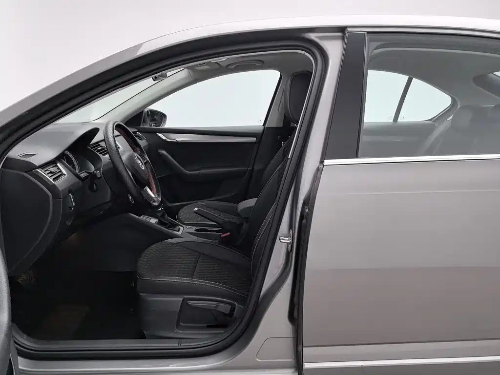 Skoda Octavia 2019 — фото 10