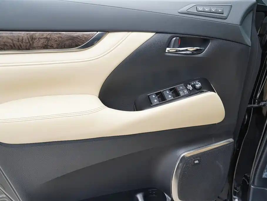 Toyota Vellfire 2021 — фото 5