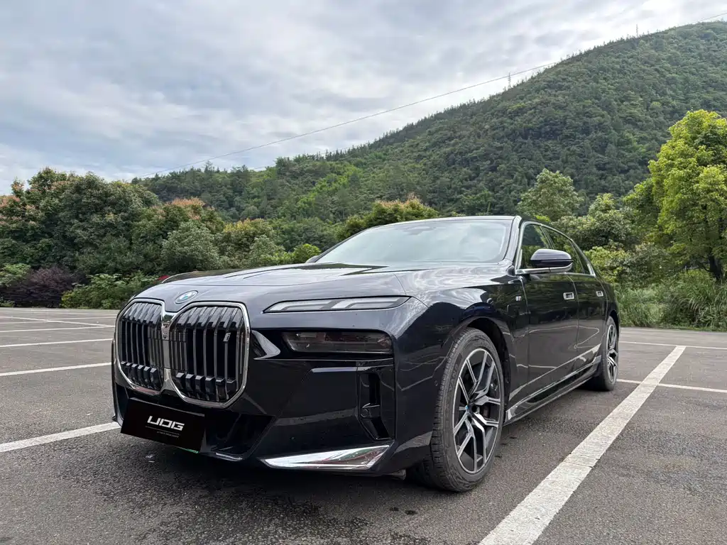 BMW i7 2023