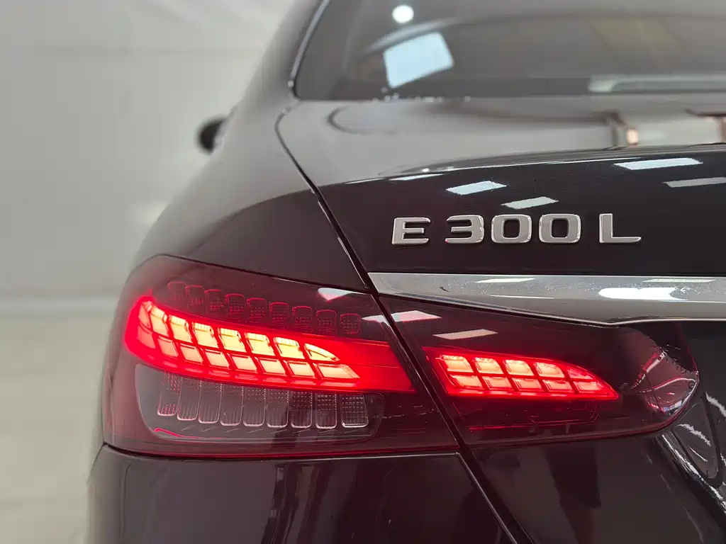 Mercedes-Benz E-Class 2022 — фото 22