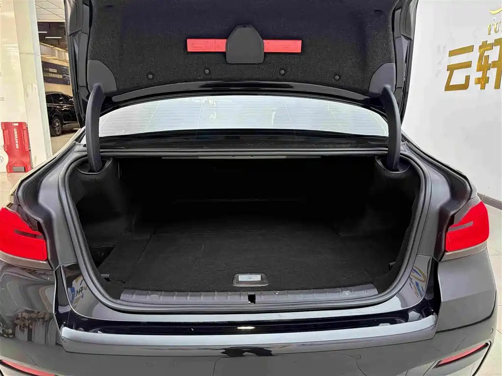 BMW 5 Series New Energy 2022 — фото 15