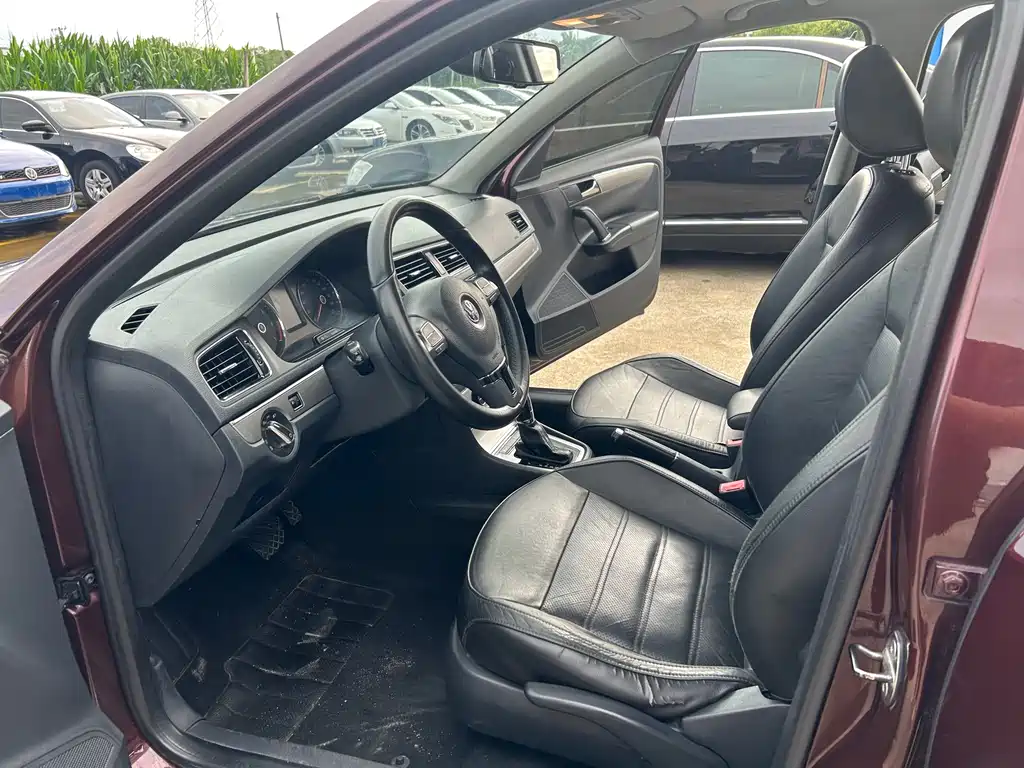 Volkswagen Lavida 2012