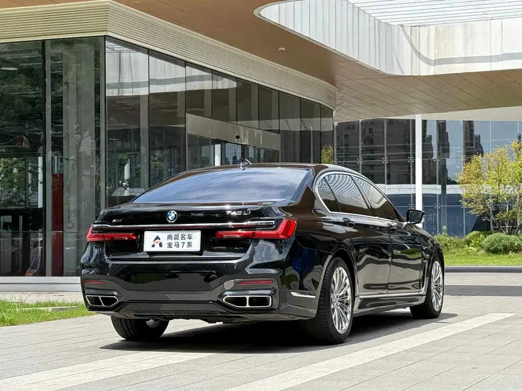 BMW 7 Series 2017 — фото 16