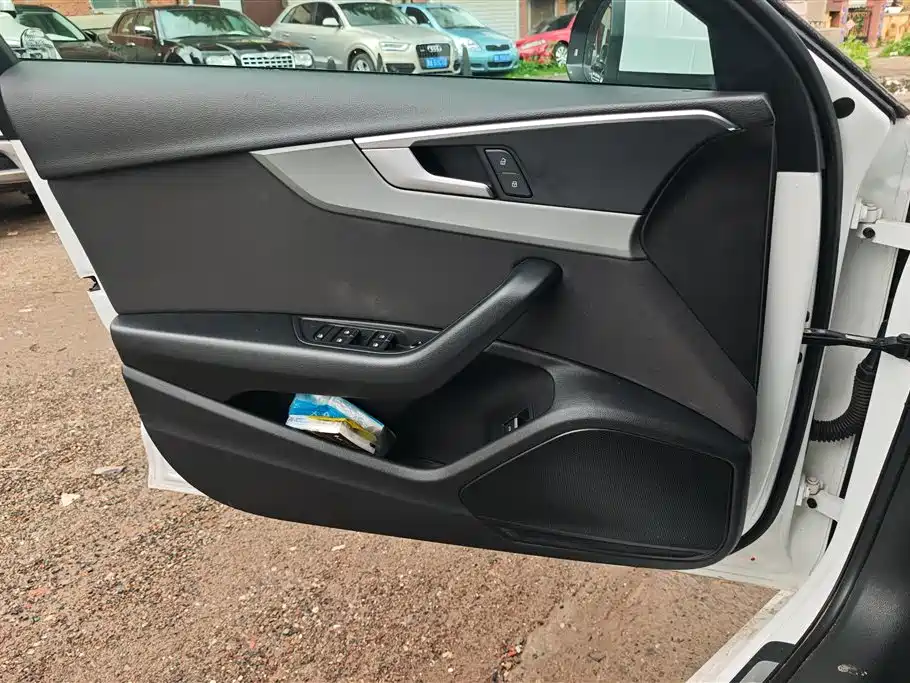 Audi A4L 2019