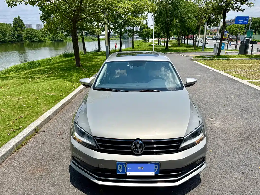 Volkswagen Sagitar 2016
