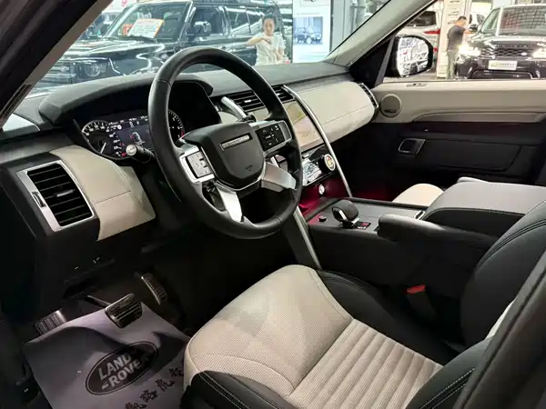 Land Rover Discovery 2023