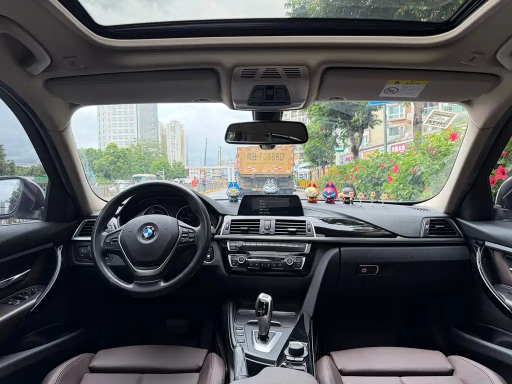BMW 3 Series 2018 — фото 9